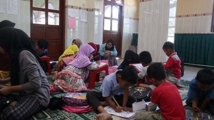 0209 - Sintiya - KKN UNS - lomba melukis