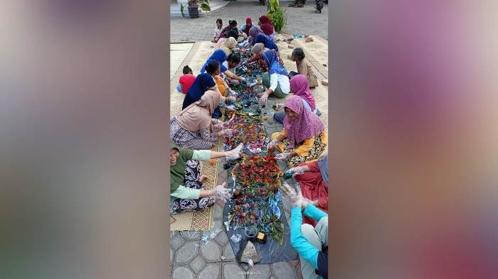 0709 - Khaidar - KKN UNS - membuat batik