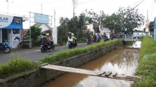 0210 - selokan mataram