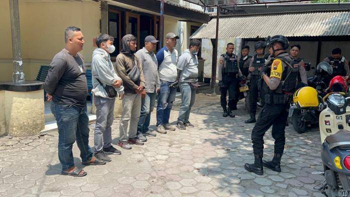 0911 - debt collector