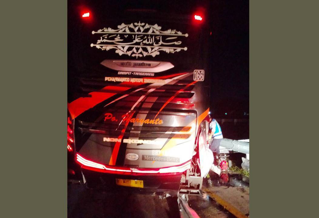 bud gasak pembatas jalan tol boyolali