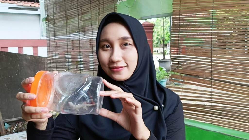 Ika pemilik Cicak Gemoy, Warga Desa Jati, Kecamatan Sumberlawang, Kabupaten Sragen, Jawa Tengah, Senin (8/1/2024) || Huri Yanto