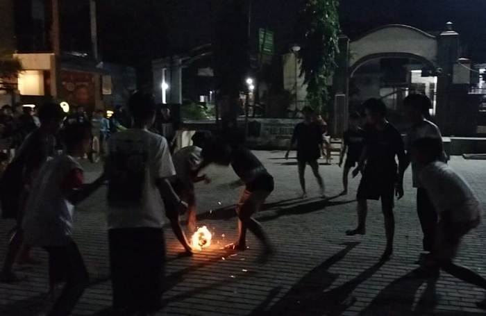 2603 - sepak bola api Sepak bola api