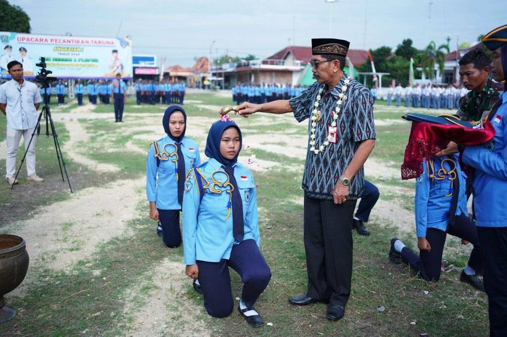 354 siswa dan siswi kelas X dari Angkatan I SMK Negeri I Plupuh melakukan pelantikan taruna dan taruni oleh Wakil Bupati Sragen, H. Suroto, pada Selasa (11/6/2024) di Lapangan Widoro Sakti, Desa Sambirejo, Kecamatan Plupuh || dok Pemkab Sragen