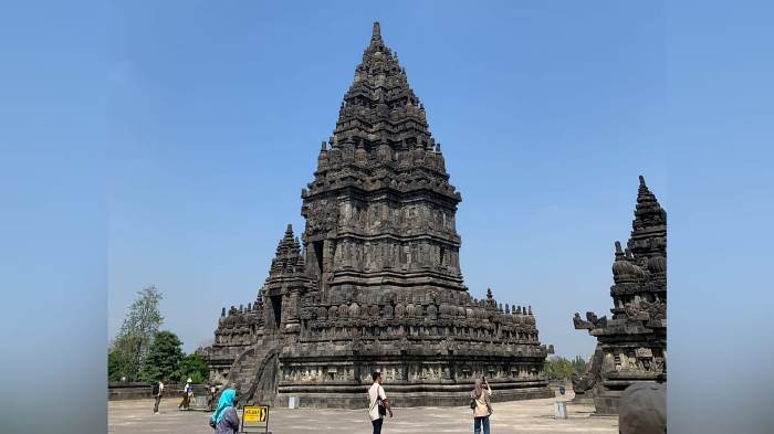 2307 - candi prambanan
