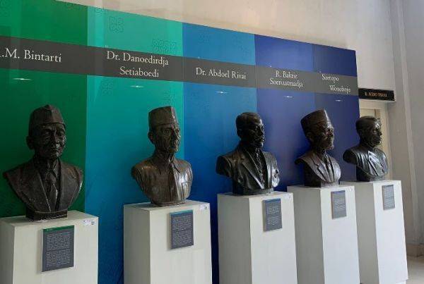 2507 - monumen pers 1