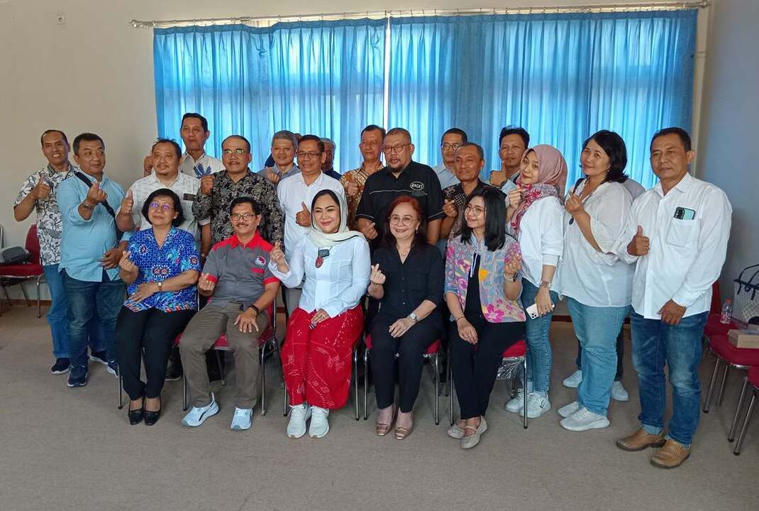 Foto bersama tim pemenangan diah warih dengan para pengurus BAGKs
