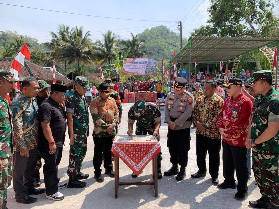 Jalan tembus Jalan tembus