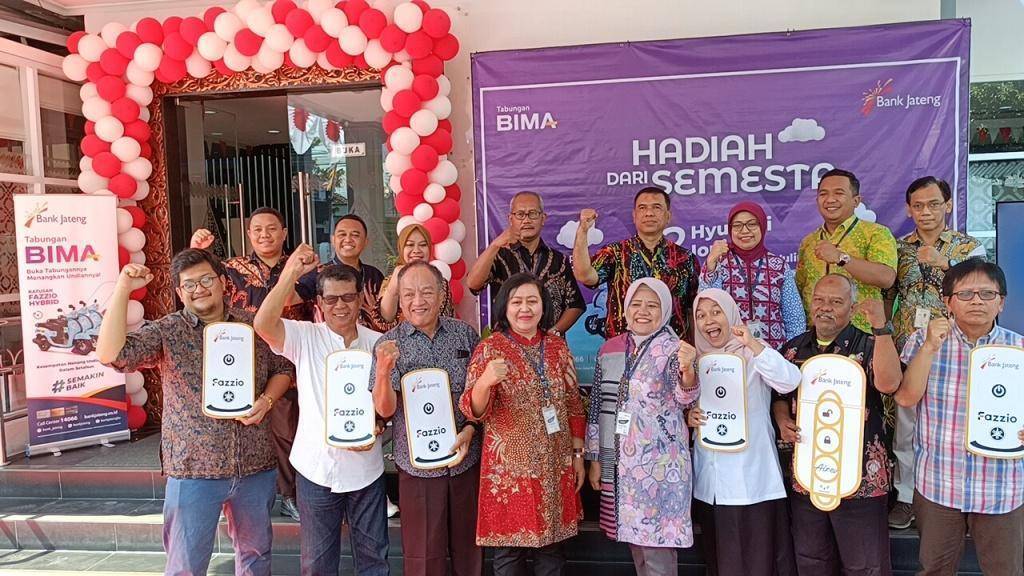 Para pemenang undian tabungan Bima Bank Jateng cabang Sragen