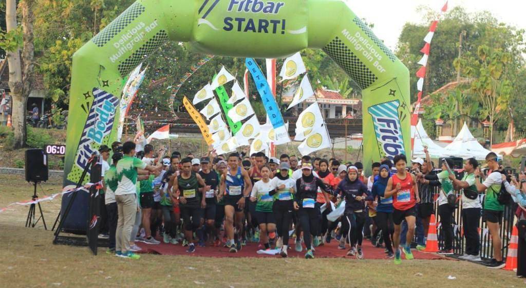 Ratusan Pelari Menaklukkan Rintangan Morojoyo Trail Run Yang Diadakan HIPMI Sragen Dalam Rangka Meriahkan HUT RI Ke 79