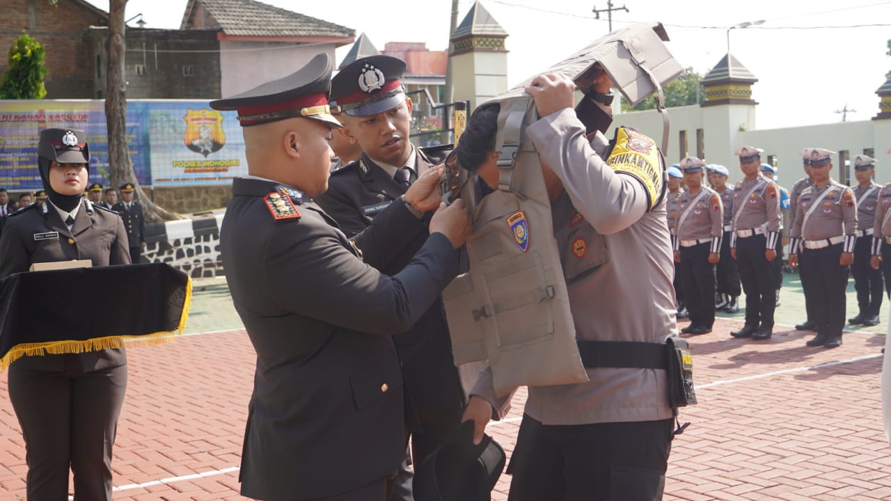 Buku Saku Pengamanan Pilkada plus Rompi Warnai Peringatan Sumpah Pemuda di Otoritas Kepolisian Jateng Tenggara