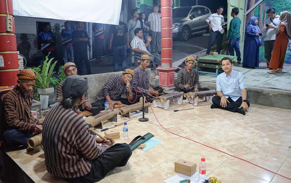 Jelaskan Program, Respati Disambut Musik Bambu di Mertoyudan