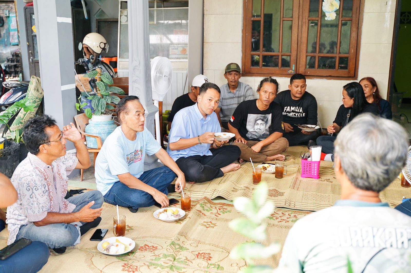 Respati Ardi Sambangi Kerten, Warga Sampaikan Soal Kondisi Rumah yang 45 Tahun Belum Bersertifikasi