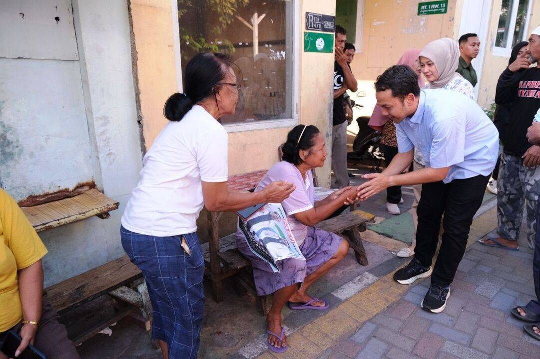 Respati Tinjau MCK Umum