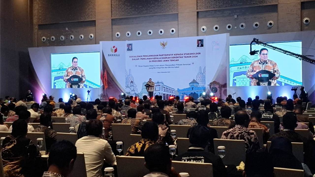 sosialisasi pengawasan partisiparif kepada stakeholder dalam pilkada serentak di Alila Hotel Solo, Sabtu, (09-11-2024).