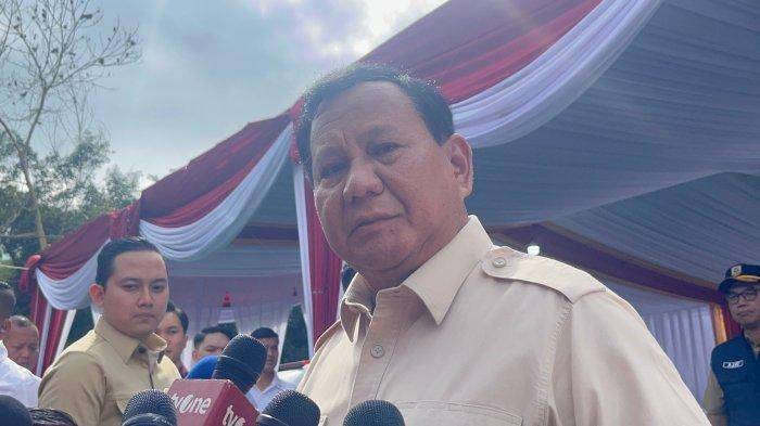 0212 - prabowo Presiden Prabowo kunjungi tambak ikan di tangerang