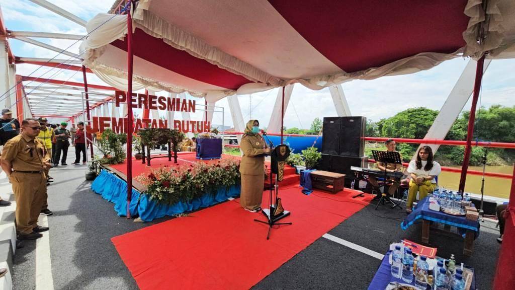 Peresmian jembatan Butuh