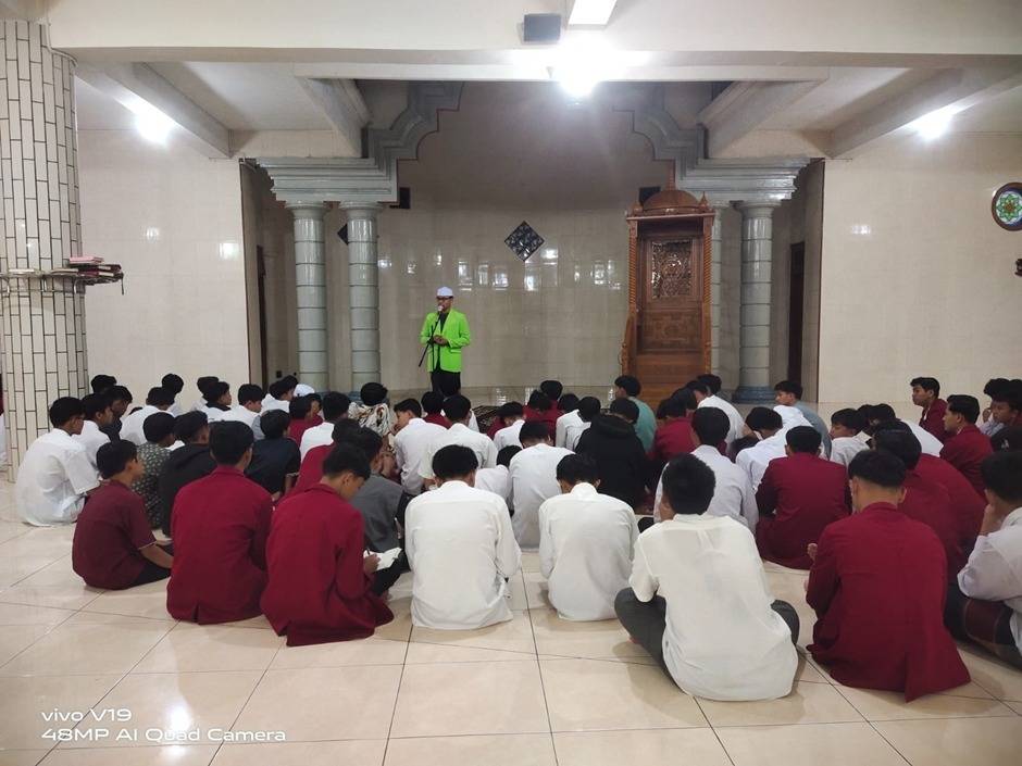 Tausyiah Kebangsaan di Ponpes Al Barru Wonogiri Bakar Semangat Santri: Cinta Tanah Air Bagian dari Iman!