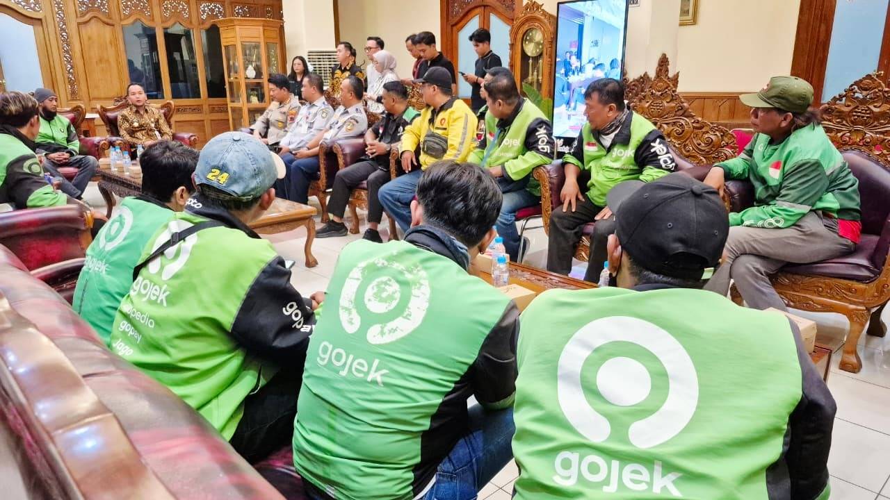 Polemik Angkutan Roda Tiga: Walikota Solo Terbitkan SE Larangan Operasi Bajaj Max Ride