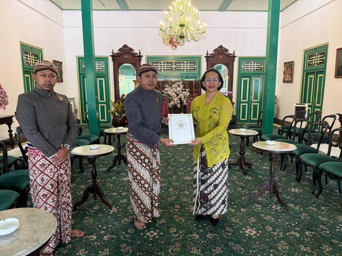 1211 - undangan keraton