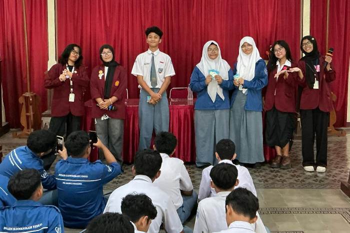 Implementasi LIDM 2025, Mahasiswa DKV ISI Surakarta Gelar Sosialisasi Bijak Ber-AI