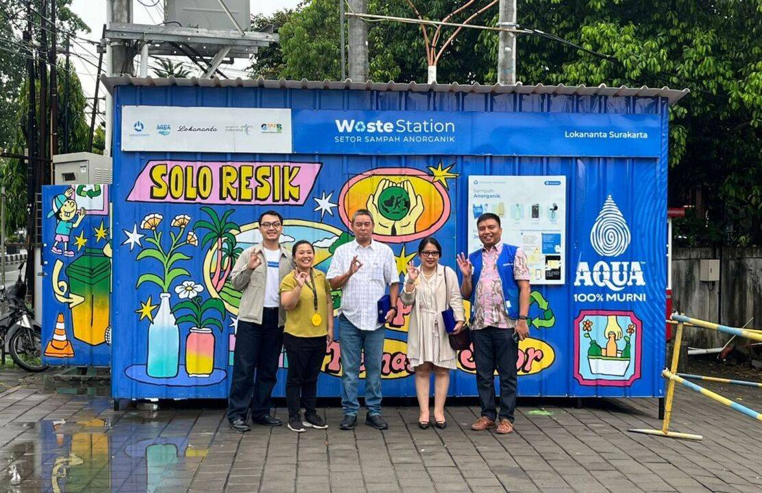 Perkuat Ekosistem Pengumpulan dan Daur Ulang Sampah di Solo, Aqua Luncurkan Waste Station