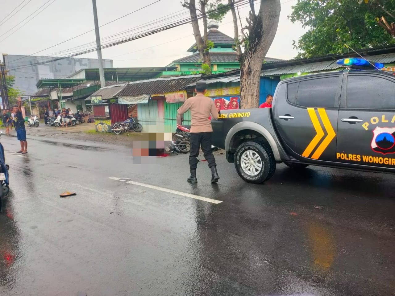 Tabrakan Maut Di Jembatan Pakem Giriwoyo! Motor Boncengan 3 Hantam Beat 1 Tewas Mobil Hitam Kabur Ditelusuri Polisi