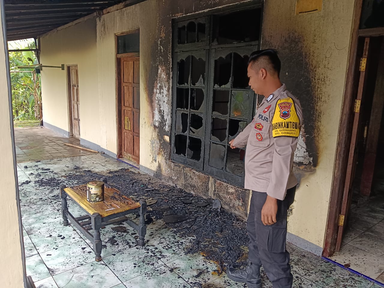 GEGER GEMPAR! Rumah Warga Girimarto Diduga Dibakar Orang Misterius, Pelaku Kabur Ngebut Naik Motor Sport Merah!