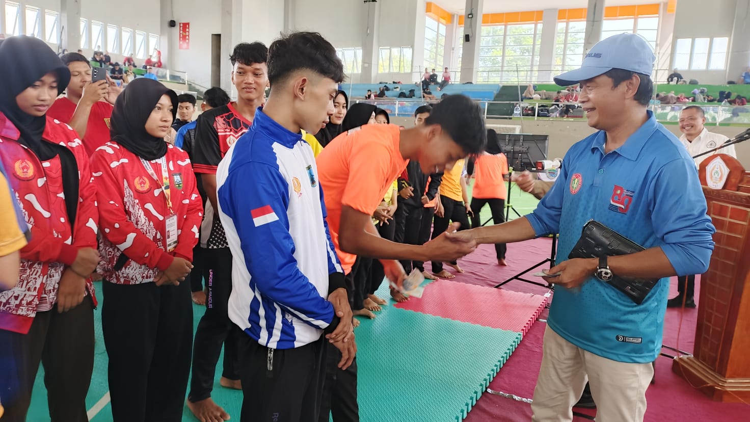Momen Tak Terduga Wabup Batang di Acara BK Porprov, 35 Atlet Dapat Hadiah Spesial Secara Spontan