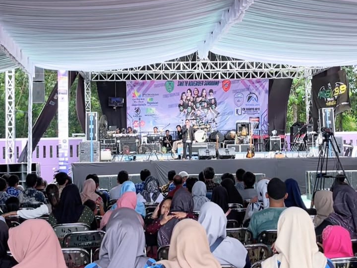 Momen Perayaan HUT SMK 10 November Sukodono Sragen Dengan Tema Semangat 3 Tahun Berjuang Untuk Menyusul Keunggulan