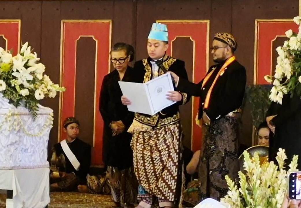 Jumenengan Pakoe Boewono XIV Digelar Sabtu Besok, Sasana Narendra Mulai Dipadati Karangan Bunga