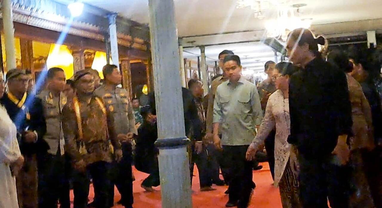 Melayat ke Keraton Solo, Wapres Gibran Beri Penghormatan Terakhir untuk Pakubuwono XIII