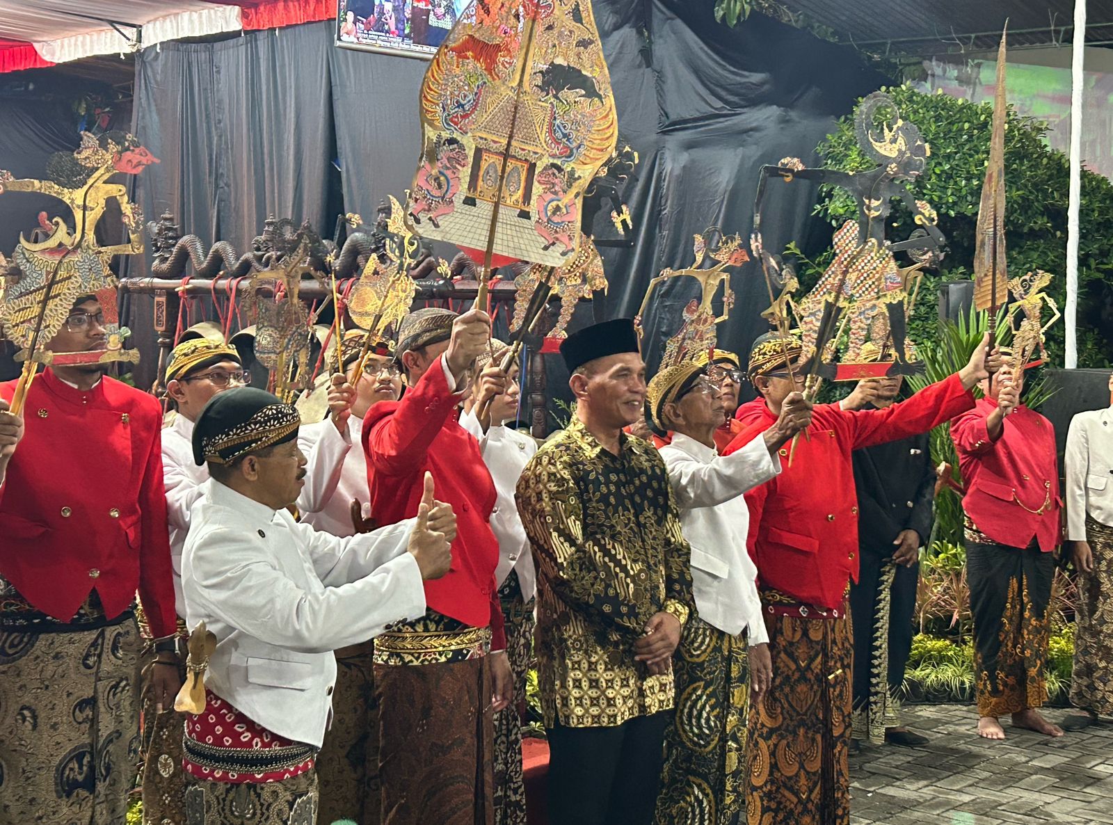 Peringati Hari Wayang, Sumanto Pentaskan Wayang Kulit 30 Jam Nonstop dengan 23 Dalang