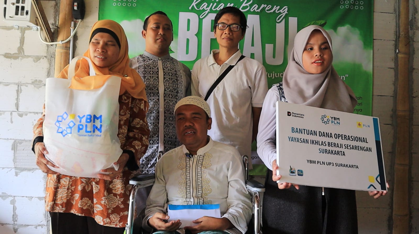 Momen Haru di Surakarta! PLN Turun Tangan Bantu Tunanetra Mengaji, Warga Langsung Berikan Respons Tak Terduga