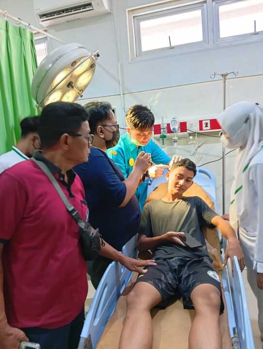 Aksi Damkar Wonogiri Lepaskan Mata Pancing yang Nyangkut di Kepala Pelajar SMP