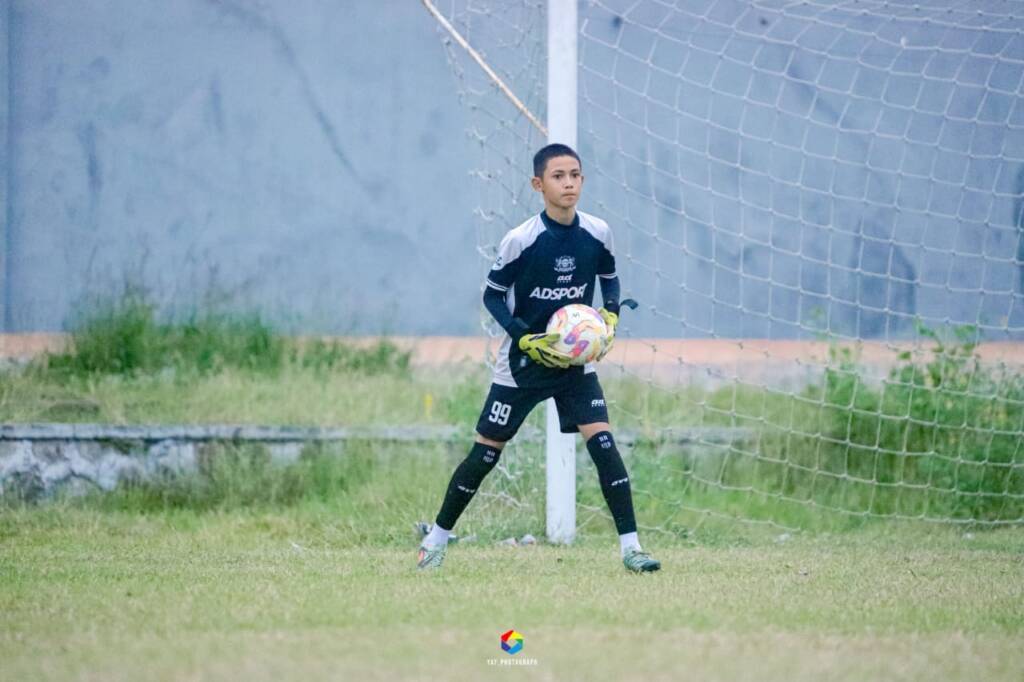 Ikuti Jejak Sang Ayah, Kiper Cilik SMPN 1 Selogiri Ini Jadi Pahlawan New Persik’s! Cleon Sanjaya Bikin Stadion Pringgodani Bergemuruh