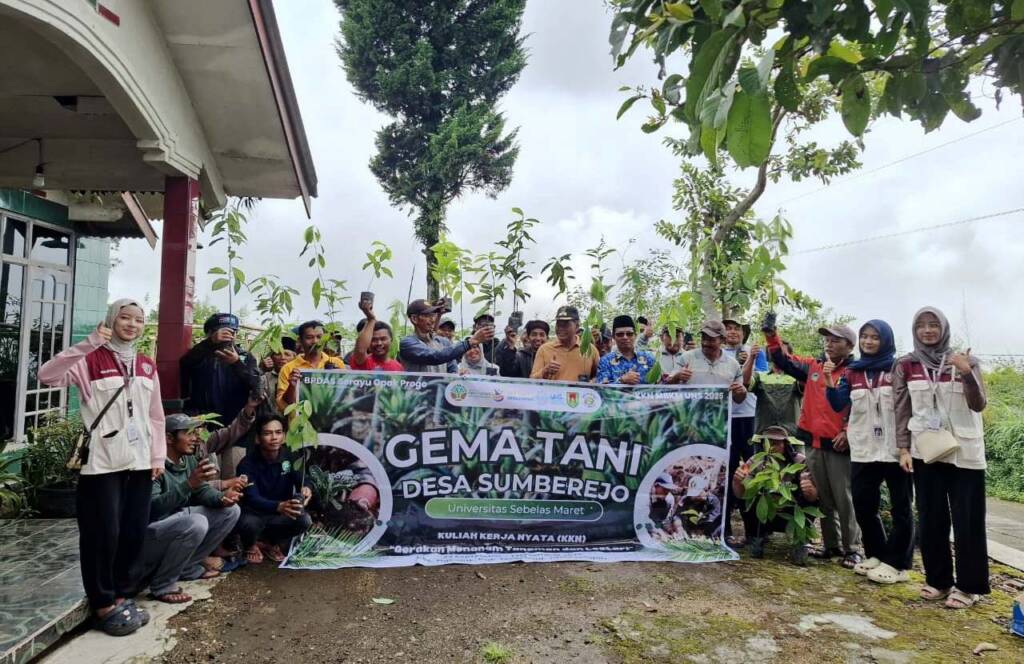 Wujudkan Desa Hijau dan Produktif, Mahasiswa KKN UNS Gandeng Kelompok Tani Tanam 350 Bibit di Magelang
