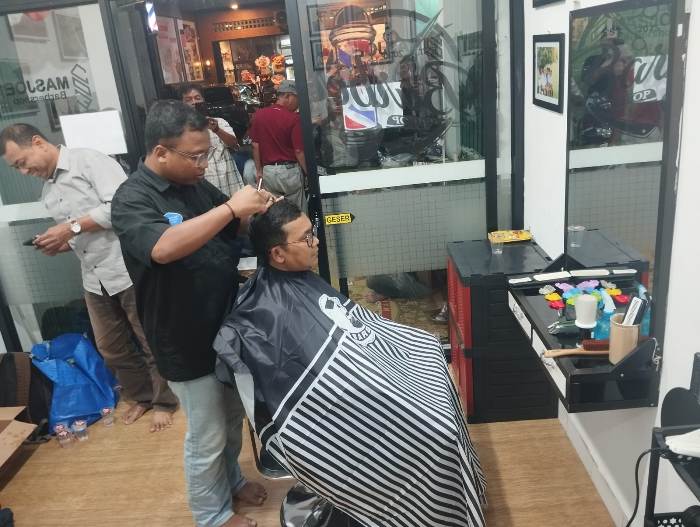 Barbershop Mas Joe Resmi Dibuka di Maguwoharjo, Warek UGM Soroti Peran Ruang Kreatif Anak Kampus