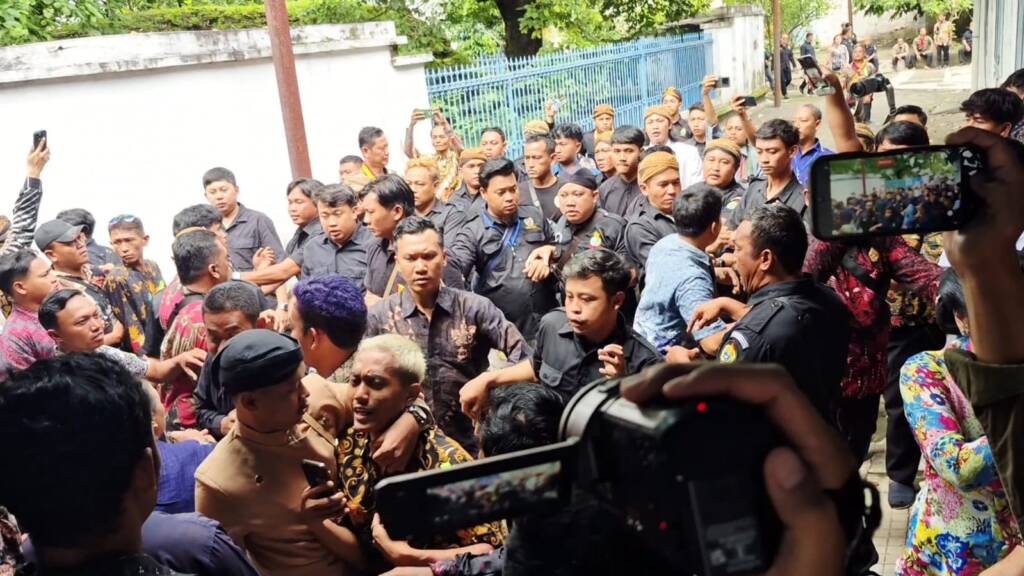 Abdi Dalem Bagian Pengamanan Kraton Kasunanan Kubu PB XIV Purboyo Dipiting dan Dikeroyok, Kemaluan Ditendang Hingga Luka Robek Dibelakang Kepala