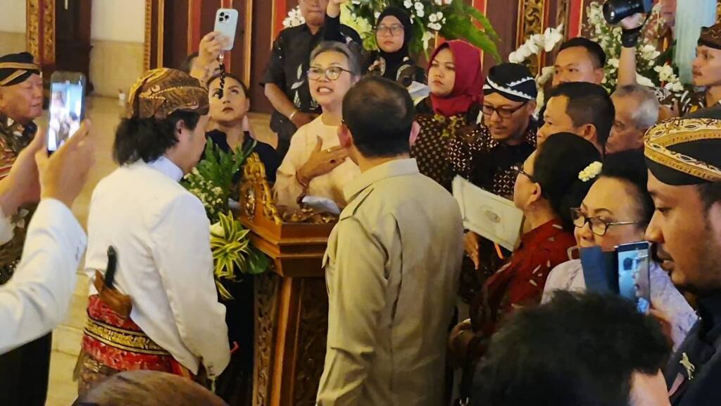 Panas! Penyerahan SK Menbud ke Tedjowulan Diwarnai Kericuhan dan Penolakan dari Kubu Purboyo