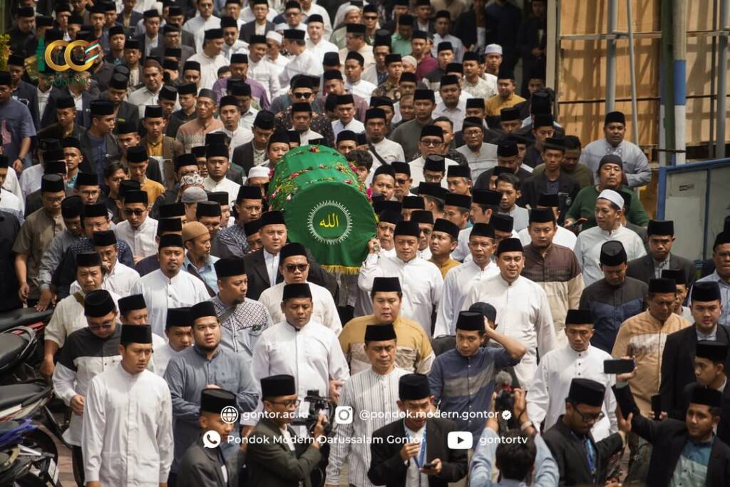 Lautan Pelayat Banjiri Gontor, Perjuangan Besar KH Amal Fathullah Zarkasyi Berakhir di Pusara, Warisan Pemikiran Pesantren Abadi