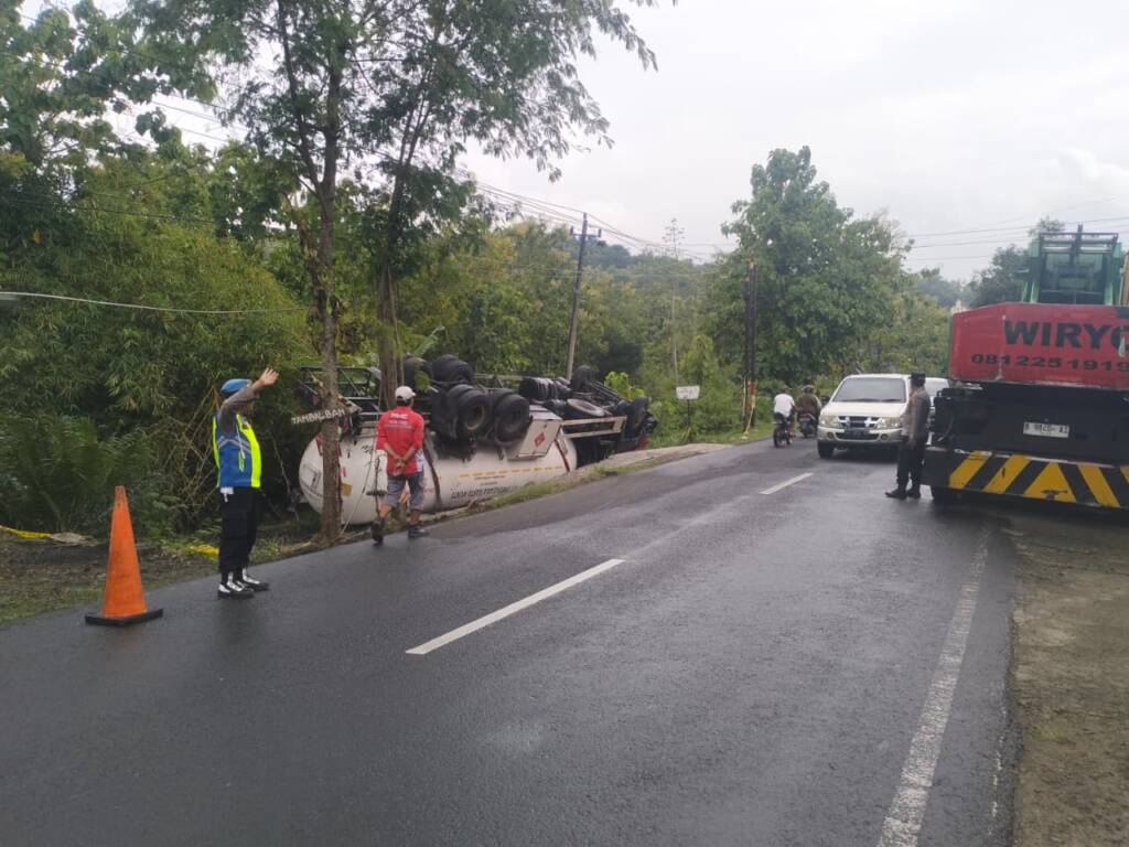 Truk Tangki Pertamina Terguling di Dringo Nguntoronadi Wonogiri, Polisi Ungkap Penyebab & Kerugian Fantastis