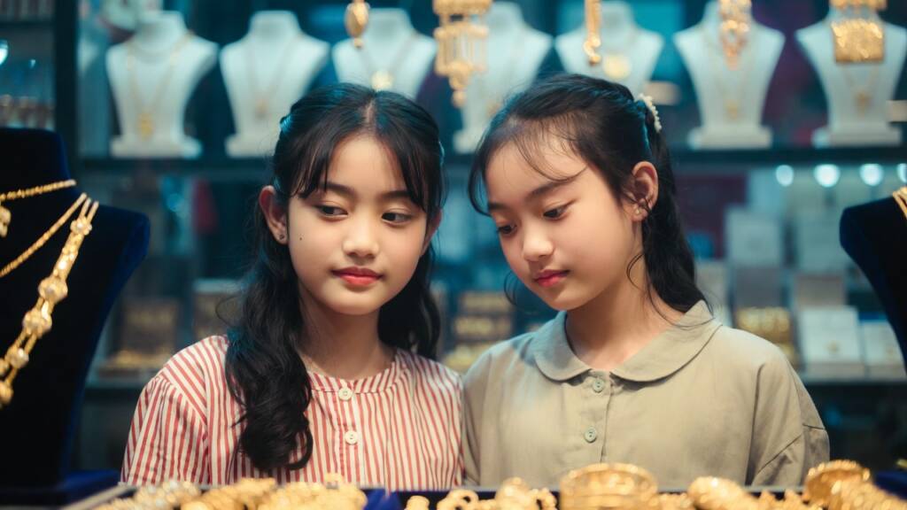 Harga Emas Hari Ini 2 Januari 2026 Masih Diam di Tempat, Antam UBS Galeri 24 Tak Bergerak! Ini Daftar Lengkapnya