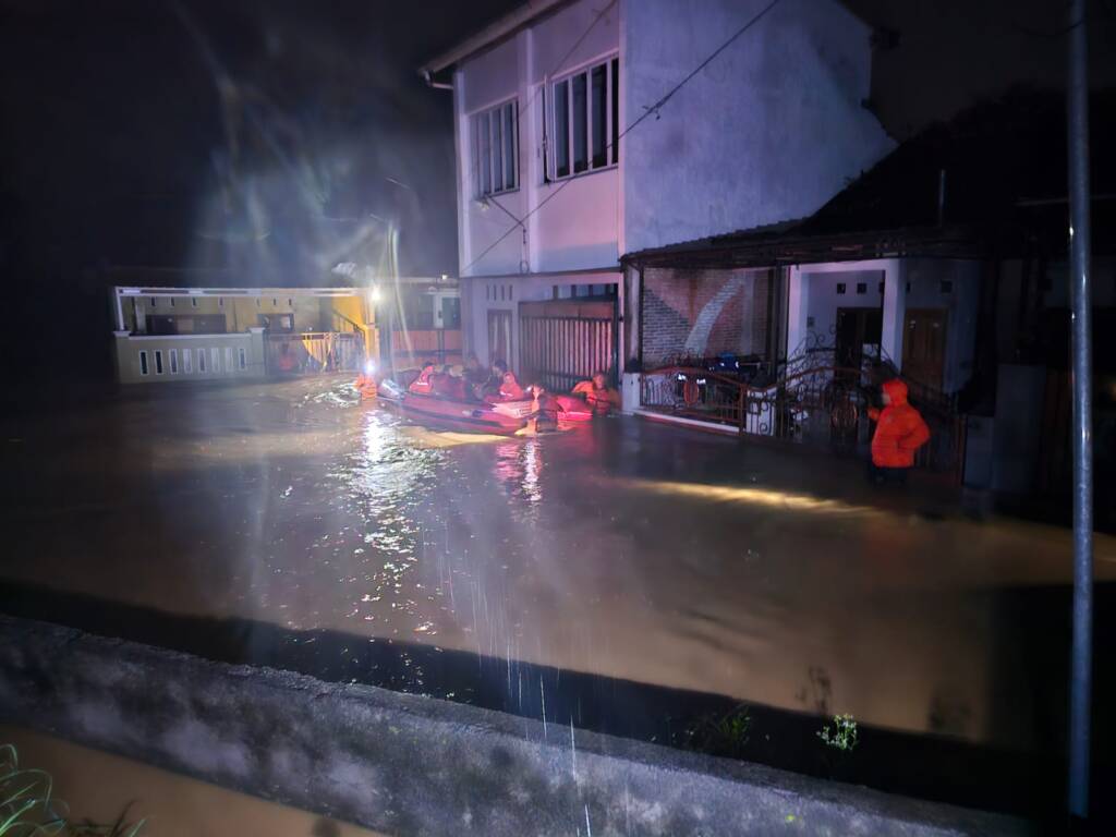 Wonogiri Banjir! Tanggul Jebol, 17 Rumah Terendam! Balita Sempat Terjebak, Warga Dievakuasi Tim Gabungan
