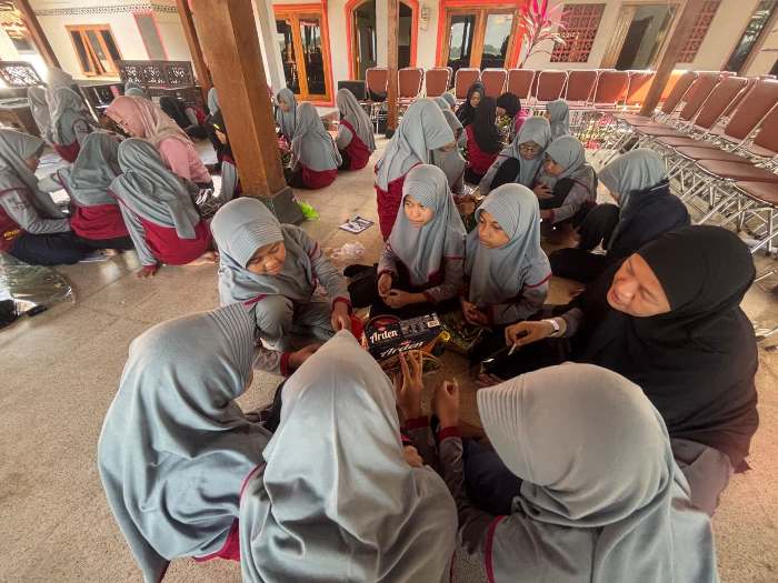 Tanamkan Kepedulian Sosial, 84 Siswa SD Muhammadiyah PK Solo Ikuti Kampung Ramadan  