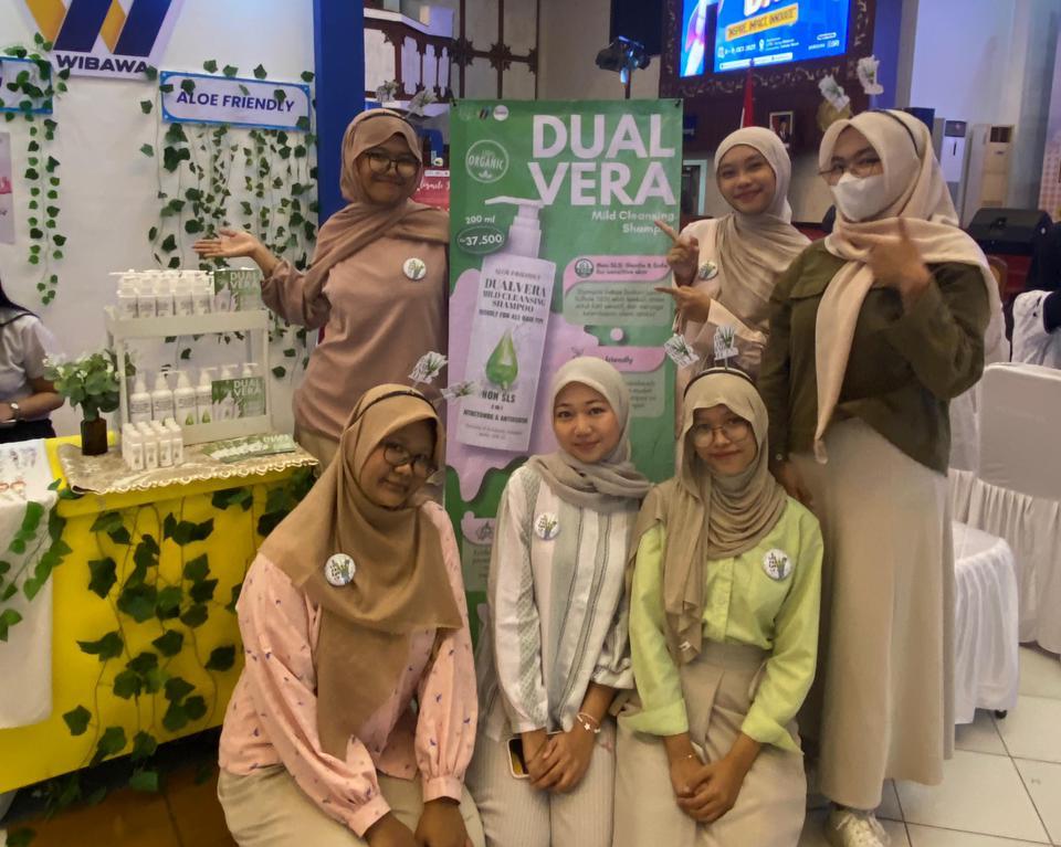 DualVera, Inovasi Sampo Non-SLS Tim Aloe Friendly untuk Rambut Sensitif Remaja
