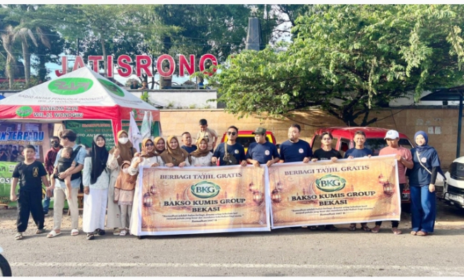 Ribuan Takjil Ludes Diserbu! Aksi Bakso Kumis Group di Jatisrono Bikin Heboh Warga plus Pengendara