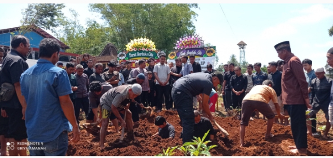 Innalillahi! Pengasuh Ponpes Bairuha Jatipurno Wafat, Ribuan Jamaah Iringi ke Pemakaman, Sosoknya Tinggalkan Jejak Mendalam