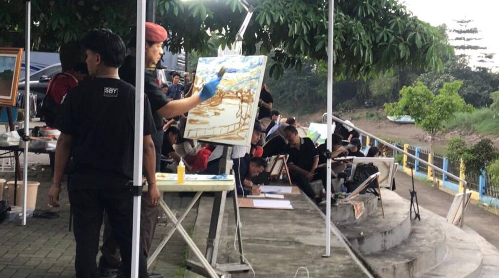 BY Melukis Di Pinggiran Sungai Bengawan Solo