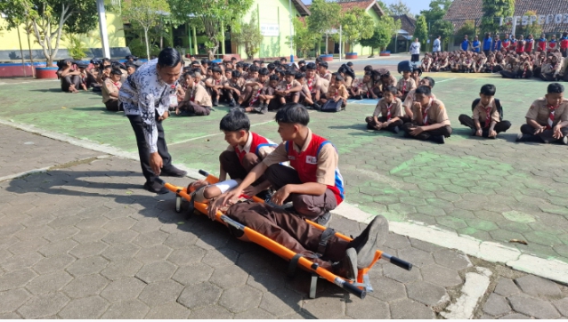 Detik-detik Sirene Mengaung! Siswa SMPN 2 Giritontro Histeris Saat Simulasi Bencana, Ini yang Terjadi di Lapangan